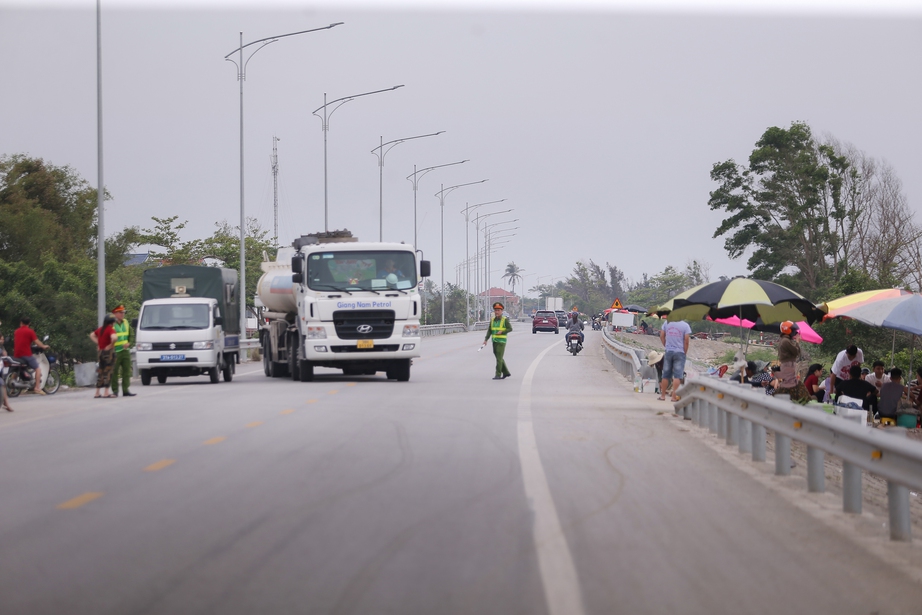 Ngư d&acirc;n Nghệ An phấn khởi v&igrave; tr&uacute;ng đậm m&ugrave;a c&aacute; tr&iacute;ch- Ảnh 14.