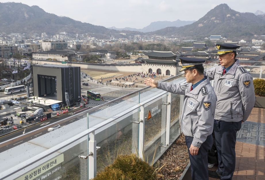 H&agrave;n Quốc n&acirc;ng mức cảnh b&aacute;o khủng bố trước concert của nh&oacute;m nhạc BTS- Ảnh 1.