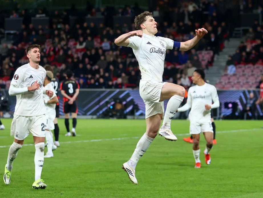 Thắng kịch t&iacute;nh Midtjylland sau loạt s&uacute;t lu&acirc;n lưu, Nottingham v&agrave;o tứ kết Europa League- Ảnh 1.