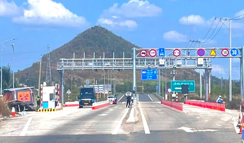 Thu 4,4 tỷ đồng ng&agrave;y đầu vận h&agrave;nh c&aacute;c trạm thu ph&iacute; 5 tuyến cao tốc Bắc - Nam - Ảnh 1.