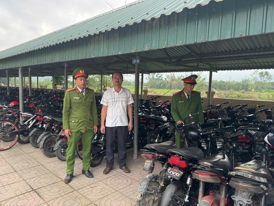 H&agrave; Tĩnh: Ngăn hiểm họa từ những chiếc xe "độ pin"- Ảnh 3.