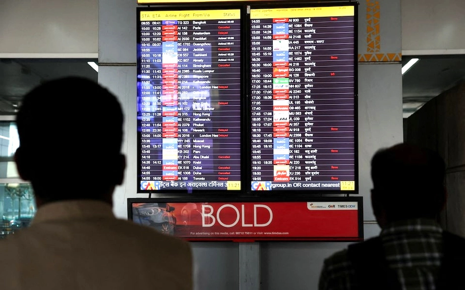 Nhiều nước gấp r&uacute;t sắp xếp đưa c&ocirc;ng d&acirc;n mắc kẹt v&igrave; xung đột Trung Đ&ocirc;ng về nước- Ảnh 1.