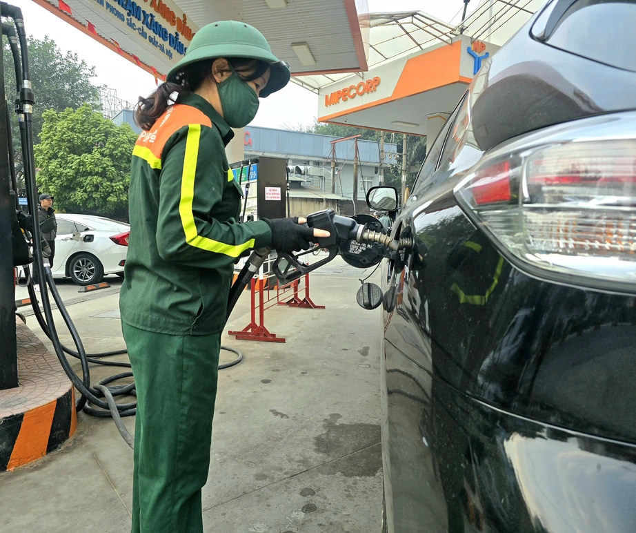 Gi&aacute; xăng dầu tăng mạnh, Quỹ b&igrave;nh ổn c&ograve;n hơn 5.600 tỷ đồng, v&igrave; sao kh&ocirc;ng chi?- Ảnh 1.