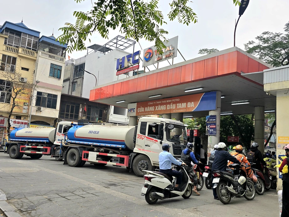 Bộ Công thương đề xuất doanh nghiệp bán lẻ được tự quyết giá xăng dầu- Ảnh 1. Bộ Công thương đề xuất doanh nghiệp bán lẻ được tự quyết giá xăng dầu- Ảnh 1.