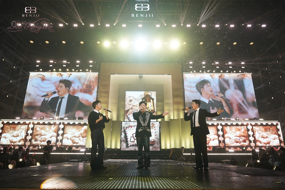 T&ugrave;ng Dương "lột x&aacute;c" khi cover loạt hit nhạc trẻ, khuấy động Her Concert- Ảnh 3.