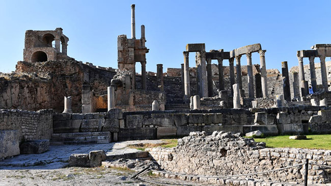 Tunisia: Tunisia có rất nhiều di sản lịch sử bao gồm Di sản Thế giới của UNESCO tại Carthage và thành phố cổ Dougga.