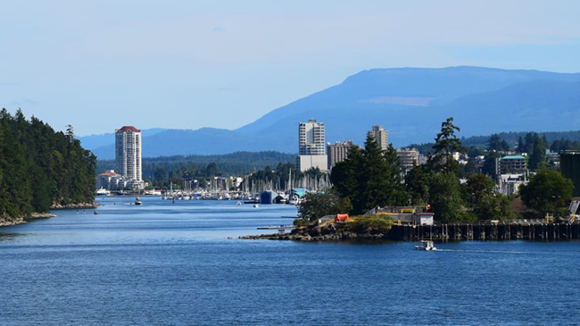 Đảo Vancouver, Canada: Đây là một hòn đảo dài 250 dặm với rừng nguyên sinh và bãi biển với những thị trấn nhỏ rất đáng yêu.