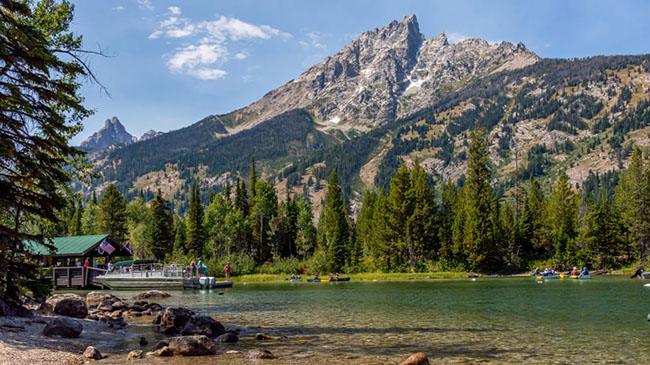 Wyoming: Wyoming mang vẻ đẹp tự nhiên, gồ ghề của Công viên quốc gia Grand Teton và các kỳ quan thiên nhiên đầy quyến rũ khác.