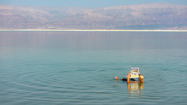 Biển Chết, Israel: Biển Chết là điểm thấp nhất trái đất đồng thời là ốc đảo mặn gần gấp 8 lần đại dương.