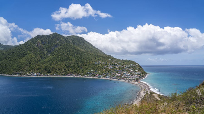 Dominica: Hòn đảo Đông Caribê tươi tốt này mặc dù chịu thiệt hại lớn từ cơn bão Maria năm 2017, nhưng những đổi mới về du lịch sinh thái đã mang lại sự thay đổi tích cực cho hòn đảo.