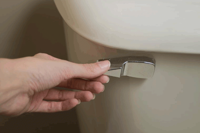 13. Đi ngoài ra máu: Rất có thể đó là một dấu hiệu của các vấn đề lành tính, ví dụ như bệnh trĩ. Nhưng đây cũng có thể là dấu hiệu của ung thư ruột kết.