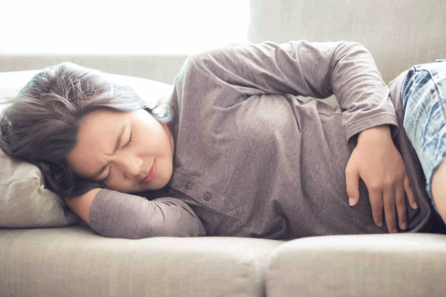 5. Đau xương chậu hoặc lưng dưới: Theo Hiệp hội Ung thư Mỹ, đau lưng vùng chậu hoặc thấp hơn là triệu chứng của ung thư bàng quang, thậm chí đã lan sang các bộ phận khác của cơ thể. Tuy nhiên, đây có thể là triệu chứng của một số bệnh thông thường, vì vậy, hãy nói chuyện với bác sĩ nếu bạn gặp phải những cơn đau dạng này thường xuyên.