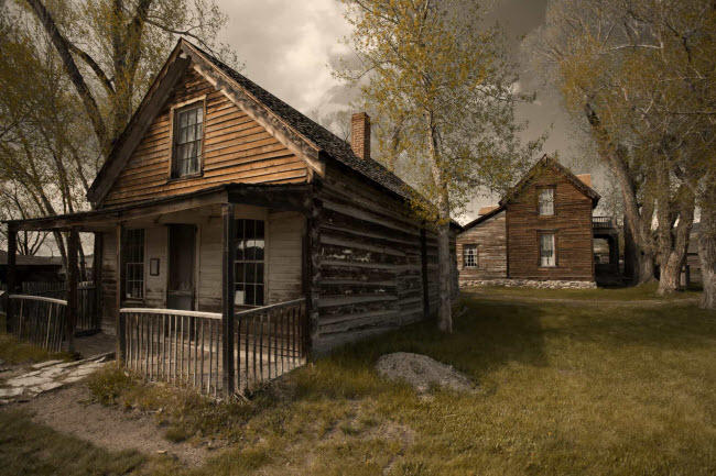 Virginia, Mỹ: Thị trấn ở bang Montana được thành lập vào năm 1863 với 10.000 cư dân sinh sống, chủ yếu là những người khai thác vàng. Mặc dù nơi đây bị bỏ hoang từ năm 1961, nhưng nhiều du khách vẫn tới đây khám phá và tìm vàng.