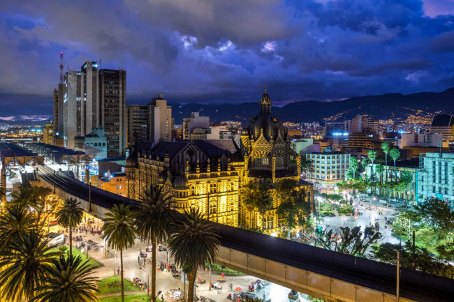 Colombia: Santa Marta hay Cartagena là những vùng ven biển đáng sống nhất ở Colombia. Bạn cũng có thể lựa chọn nghỉ ngơi tại thành phố miền núi như Medellín.