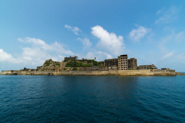 Đảo Hashima, Nhật Bản: Hòn đảo từng là nơi sinh sống của 5.000 người cho đến những năm 1970, khi các mỏ khai thác than ở đây bị đóng cửa. Hashima được UNESCO công nhận là di sản thế giới vào năm 2015.