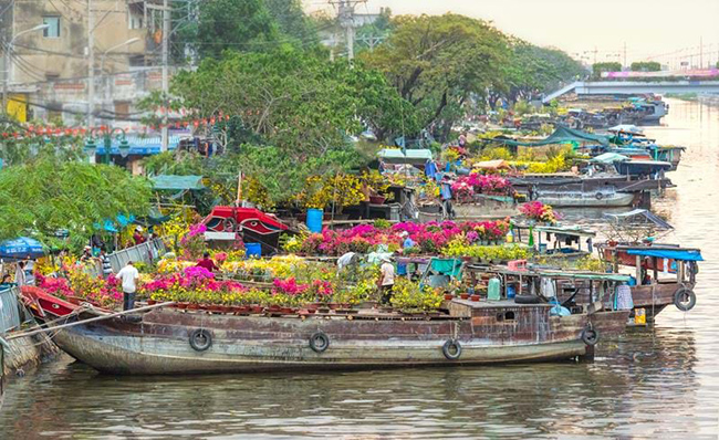 Thành phố Hồ Chí Minh, Việt Nam: Đón năm mới với du thuyền trên sông Sài Gòn là cách hoàn hảo để chiêm ngưỡng màn bắn pháo hoa nổi tiếng của thành phố ngay gần Tháp Bitexo mà không cần phải hòa mình vào dòng người đông đúc ở trung tâm thành phố.