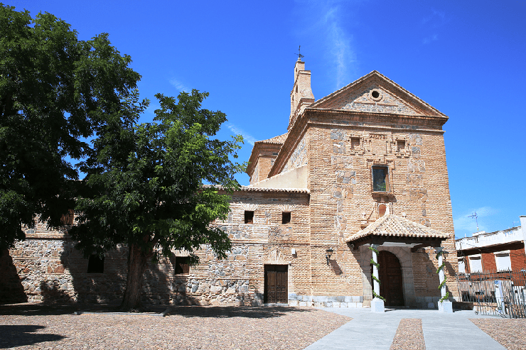 14. Ngoài những chiếc cối xay gió nổi tiếng, làng Consuegra còn có vô số những nhà thờ, tòa nhà, viện bảo tàng… Tất cả còn giữ nguyên được nét kiến trúc vốn có từ trước.