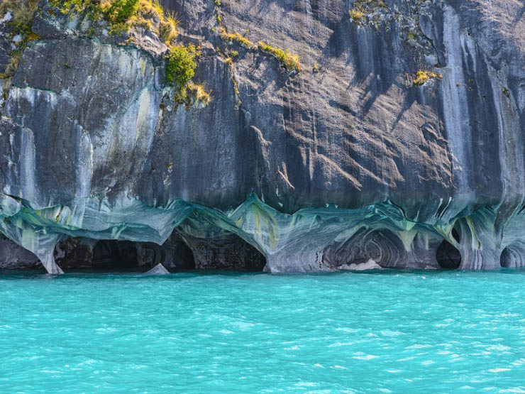 10. Bên ngoài hang động trông rất bình thường nhưng khi bước vào trong, khung cảnh đầy màu sắc khiến ai cũng phải thốt lên kinh ngạc.