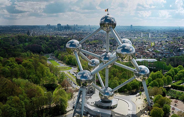 5. Atomium, Brussels, Bỉ có hình dáng độc đáo. Nơi này được xây dựng cho Hội chợ quốc tế, là một trong những địa điểm du lịch yêu thích nhất khi mọi người đến Brussels.