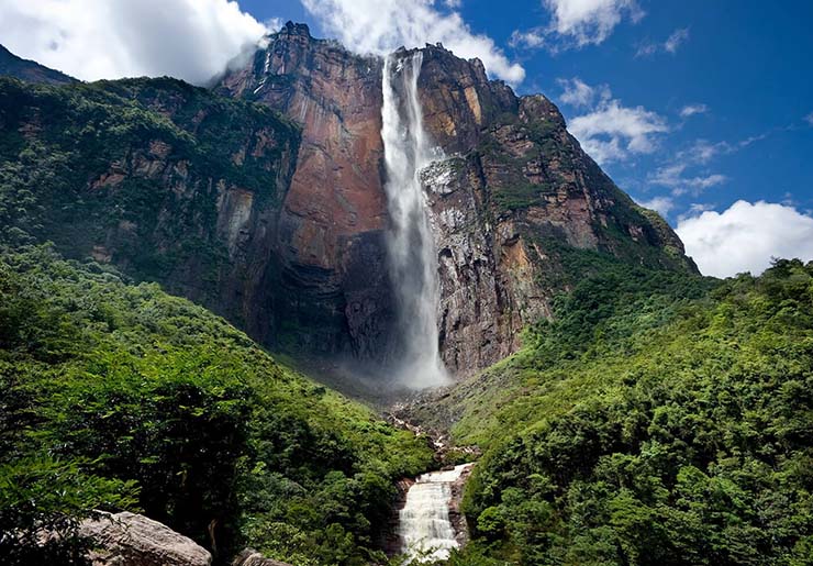 2. Thác nước này nằm trong Công viên Parque Nacional de Canaima, một nơi có vẻ đẹp đặc biệt được UNESCO công nhận là Di sản Thế giới vào năm 1994.