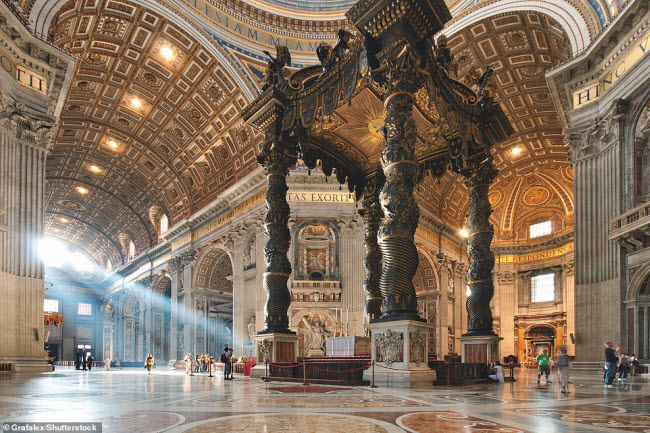 Vương Cung Thánh Đường Thánh Phêrô, Italia: Nhà thờ ở thành phố Rome được hoàn thành vào năm 1626, với phong cách kiến trúc Phục hưng. Ngày nay, công trình trở thành điểm tham quan hấp dẫn.