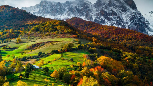 Picos de Europa, Tây Ban Nha: Picos de Europa là vườn quốc gia đầu tiên ở Tây Ban Nha. Nơi đây nổi tiếng với những dãy núi đẹp như tranh vẽ.