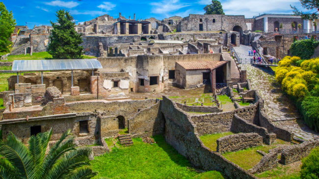 Pompeii, Italia: Thành phố cổ đại được bảo tồn nguyên vẹn, sau khi nơi đây bị chôn vùi dưới tro bụi từ núi lửa Vesuvius vào năm 79 sau Công nguyên.