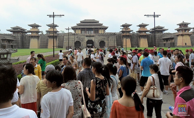 Phim trường lớn nhất thế giới không nằm tại Mỹ mà là ở Trung Quốc. Phim trường Hoành Điếm tọa lạc ở tỉnh Chiết Giang, Trung Quốc.