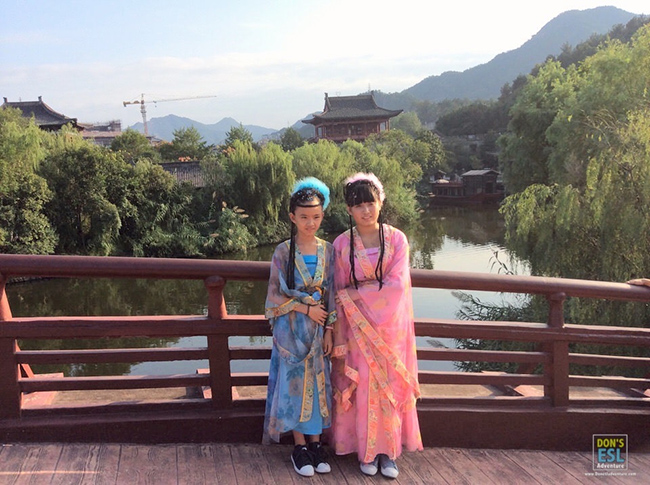 Bạn có thể chụp những bức ảnh trong trang phục từ các bộ phim truyền hình và bộ phim nổi tiếng của Trung Quốc hoặc xem các chương trình giải trí trực tiếp. 