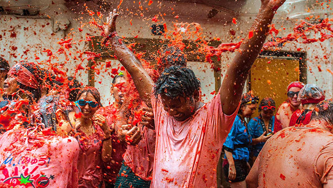 La Tomatina, Buñol, Tây Ban Nha: Tham dự lễ hội cà chua, cuộc chiến ẩm thực lớn nhất thế giới diễn ra vào mỗi mùa hè ở Buñol, Tây Ban Nha, là một trải nghiệm chỉ có một lần trong đời.