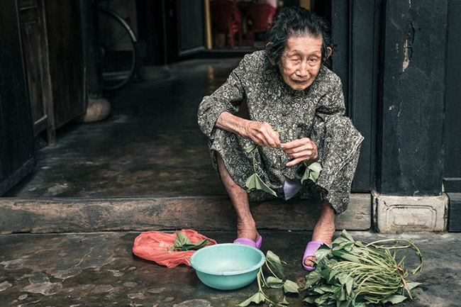 10. Sau đó, anh tiếp tục ra Hà Nội, ngạc nhiên khi thấy người dân ở đây dậy rất sớm và thích bắt đầu ngày mới với những bài tập thể dục buổi sáng.