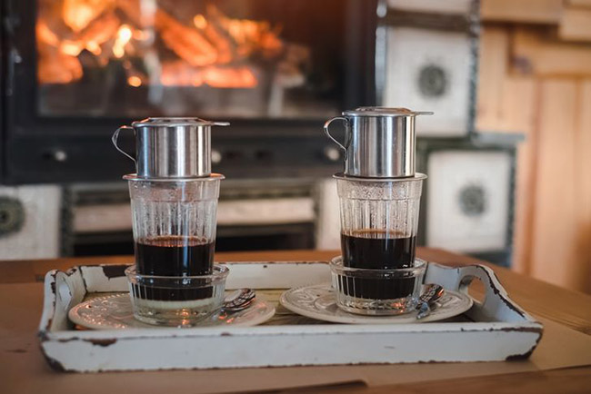 2. Việt Nam nằm trong danh sách các quốc gia mà Dima dự định đến thăm trong chuyến du lịch châu Á của mình. Anh đã đi từ Nam ra Bắc và sống ở nhiều nơi trên Việt Nam.