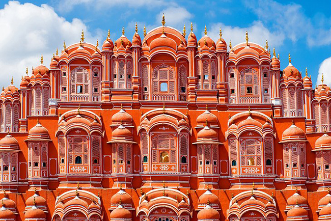 Jaipur, Ấn Độ: Được biết đến với cái tên "thành phố màu hồng" vì màu sắc độc đáo của loại đá được sử dụng để xây dựng nhiều công trình xung quanh, Jaipur cũng là nơi sinh sống của một cộng đồng các nghệ nhân.