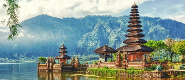 Bali, Indonesia: Với mặt trời rực rỡ, biển xanh thẳm và những bãi biển dài, Bali chính là thiên đường nhiệt đới dành cho bạn. Với khí hậu tuyệt vời và những nơi khác nhau để khám phá, đây là một hòn đảo không thể bỏ qua.