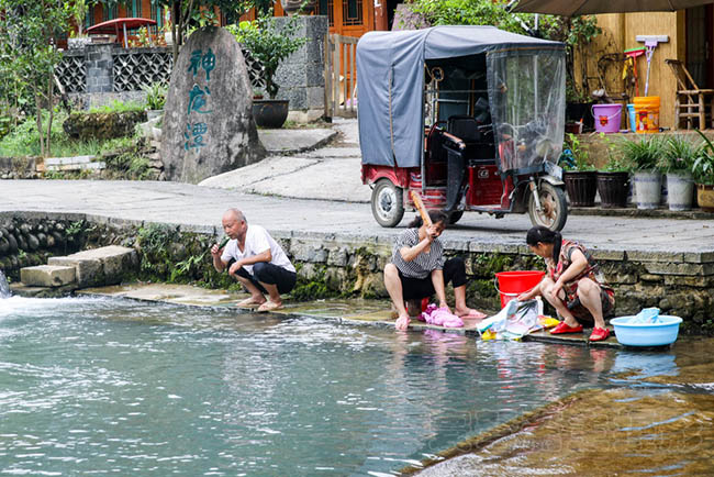 Cảnh sắc nơi này cùng với sự yên bình là một trong những “đặc sản” thu hút nhiều người thành phố tìm tới vào những ngày cuối tuần.