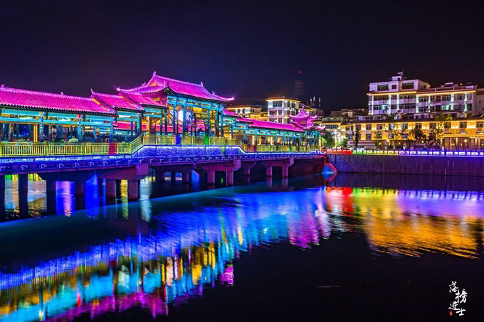 Cây Cầu Nổi Bật Nhất Trung Quốc, Khung Cảnh Ban Đêm Khiến Ai Cũng Ngỡ Ngàng