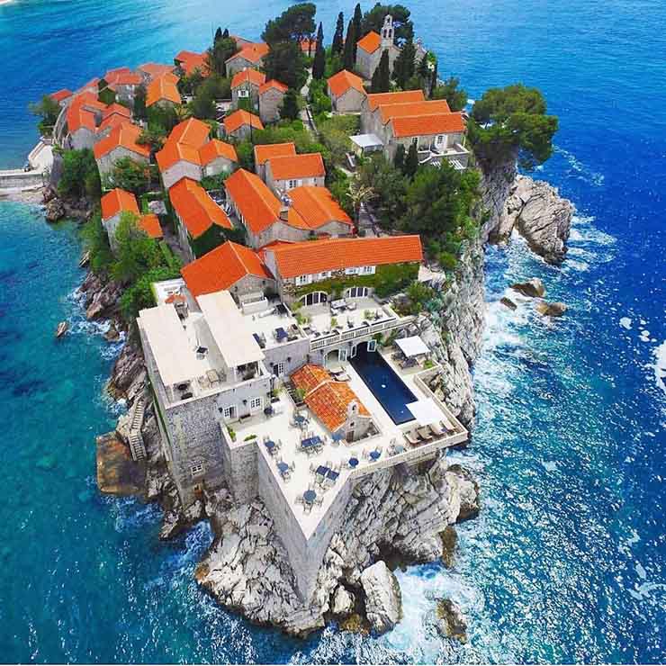 9. Đây là nơi hoàn hảo để chiêm ngưỡng toàn bộ hòn đảo và tận hưởng những bãi biển tuyệt đẹp bao quanh.