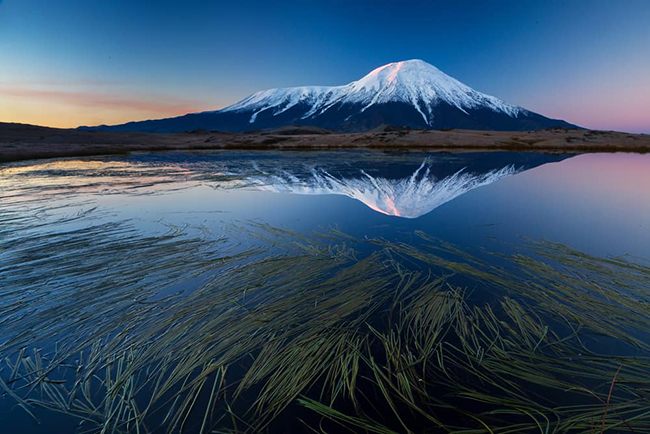 Kamchatka - bán đảo núi lửa rộng lớn: Những người thích phiêu lưu sẽ thích Kamchatka, một vùng bán đảo rộng lớn ở phía bắc nước Nga rất thu hút du khách bởi những ngọn núi lửa hùng vĩ và phong cảnh thanh tao.