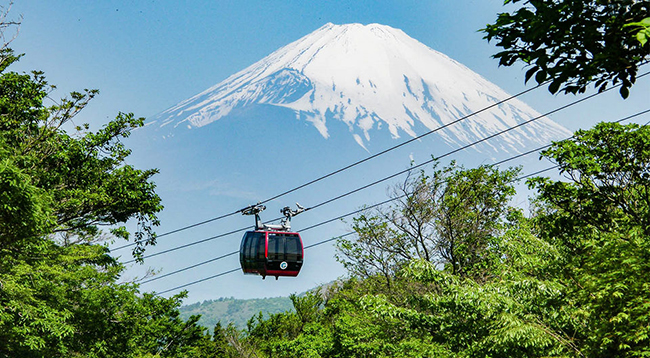 Cáp treo Hakone với nền núi Phú Sĩ (biểu tượng của Nhật Bản) là một trong các điểm đến không thể thiếu đối với đại đa số du khách.