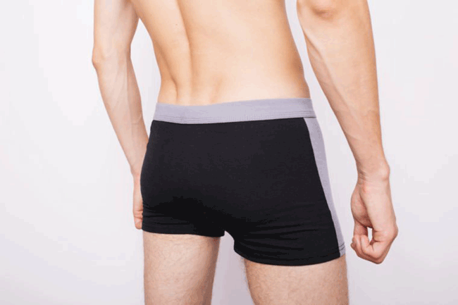 10. Xuất hiện khối u trong tinh hoàn: Đối với nam giới, xuất hiện những khối u không đau ở tinh hoàn là dấu hiệu phổ biến nhất của ung thư tinh hoàn. Các triệu chứng khác có thể bao gồm cảm giác tăng thêm trọng lượng ở bìu, sưng tinh hoàn (có hoặc không đau hoặc đau âm ỉ ở tinh hoàn, bìu hoặc háng). Đừng chần chừ, hãy kiểm tra sức khỏe kịp thời vì ung thư tinh hoàn có thể điều trị được nếu phát hiện kịp thời.