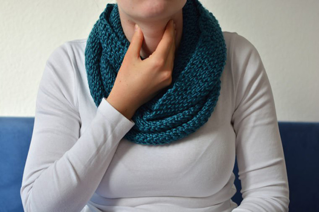 14. Khó nuốt: Nếu bạn thường xuyên cảm thấy thức ăn bị mắc vào cổ họng, đây có thể là dấu hiệu của ung thư thực quản .