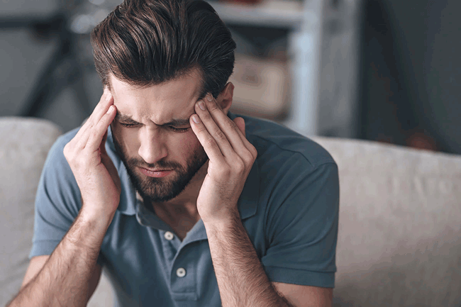 13. Nhức đầu mãn tính: Nếu bạn không dễ bị đau nửa đầu và không bao giờ bị đau đầu, nhưng đột nhiên thấy mình xuất hiện cơn đau mọi lúc, đó có thể là dấu hiệu của khối u não, gây đau bằng cách gây áp lực vào dây thần kinh.