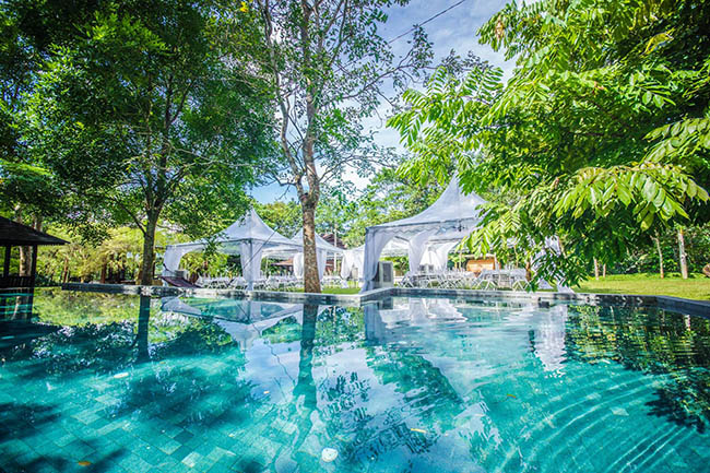 Tại đây du khách có thể thỏa sức tắm trong một hồ bơi vô cực, bên cạnh là khoảng sân rộng để làm BBQ. Các dụng cụ nấu ăn sẽ được cung cấp theo nhu cầu của du khách.