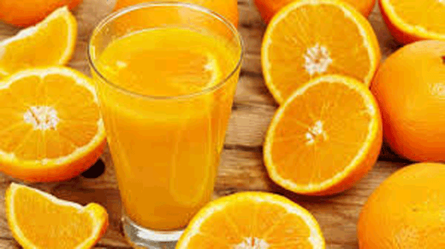14. Cam rất giàu vitamin C, có thể ngăn cơ thể mất glutathione. Glutathione là một chất chống oxy hóa giúp loại bỏ cơ thể rượu và thường bị giảm trong quá trình tiêu thụ rượu. Ăn cam có thể cung cấp lượng vitamin C mà cơ thể cần để giữ mức glutathione ổn định và thậm chí chữa khỏi triệu chứng say rượu.