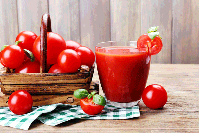 20. Nước ép cà chua có thể là một thức uống tốt khác để uống khi say rượu. Nghiên cứu cho thấy, cà chua chứa các hợp chất bảo vệ chống lại tổn thương gan do tác động của rượu. Hơn nữa, một nghiên cứu cho thấy nước ép cà chua có thể đẩy nhanh tốc độ enzyme xử lý rượu.
