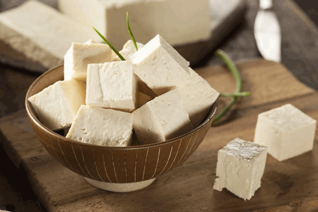 7. Đậu phụ : Một nghiên cứu của Đại học Illinois trên chuột cho thấy protein trong đậu nành có thể làm giảm sự tích tụ chất béo trong gan.