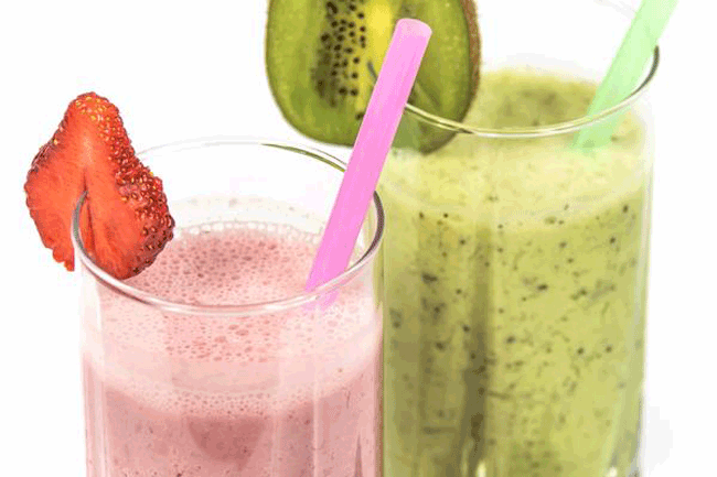 10. Smoothies mua tại cửa hàng: Smoothies là lựa chọn tốt hơn so với nước trái cây vì tất cả chất xơ tốt được giữ lại, mặc dù đã bị tiêu hóa một phần trong máy xay sinh tố. Nhưng tốt nhất nên tự chế biến tại nhà, vì loại đồ uống này mua tại cửa hàng đã được thêm nhiều chất béo và đường.