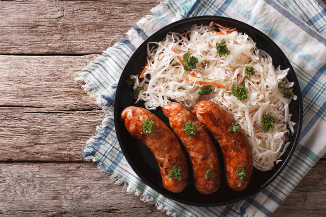 20. Ăn dưa cải: Một nghiên cứu của Phần Lan cho thấy quá trình lên men trong dưa cải tạo ra một số hợp chất chống ung thư, bao gồm isothiocyanates (hoặc ITCs), indoles và sulforaphane. Để giảm hàm lượng natri, rửa sạch dưa cải đóng hộp trước khi ăn.