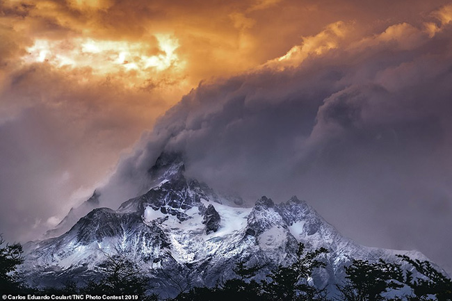 14.Thêm một giải thưởng trong hạng mục phong cảnh thuộc về Carlos Eduardo Goulart cho bức ảnh của công viên quốc gia Torres Del Paine ở Chile.