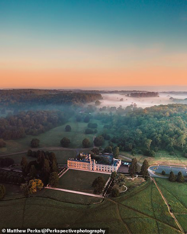 Còn đây là Ashton Court Estate trông cực kỳ trang nghiêm và mang một vẻ đẹp hút hồn.